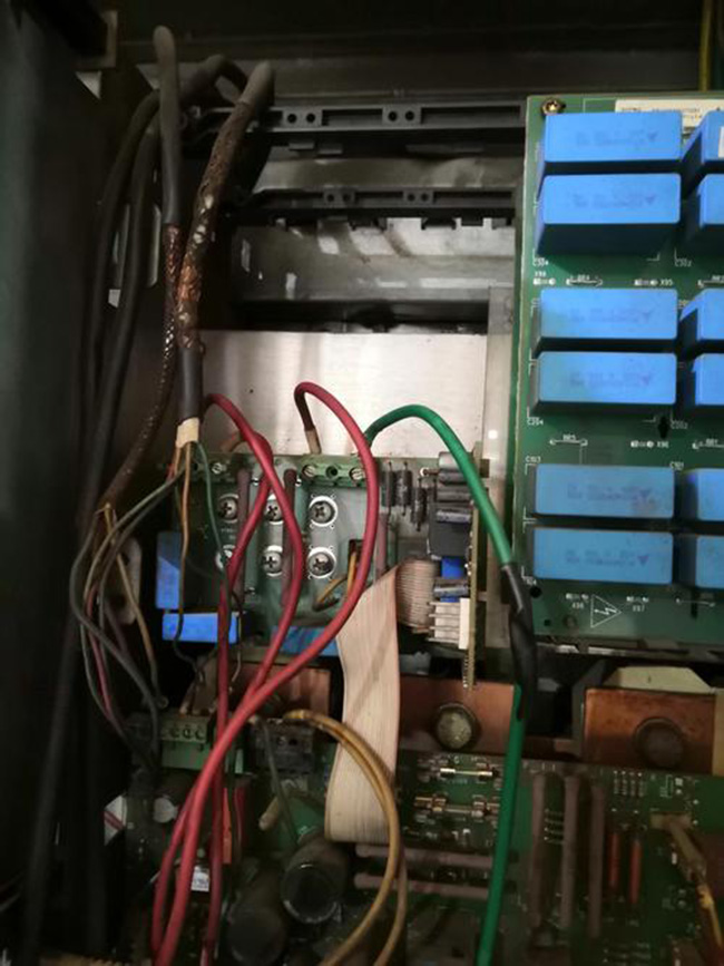 圖為高壓電機(jī)勵(lì)磁柜內(nèi)部保險(xiǎn)照片 圖為高壓電機(jī)勵(lì)磁柜內(nèi)部保險(xiǎn)照片